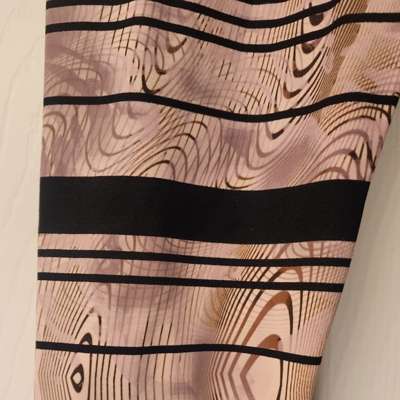 NUX Harlow V cropped capri in bareskin - Picture 3 of 5